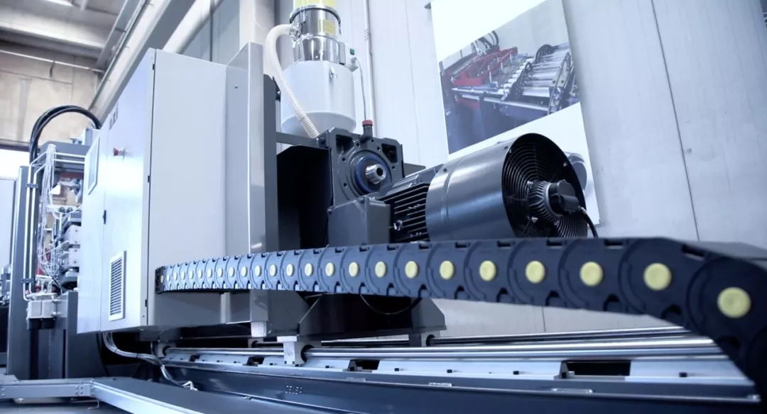 The European imported 1250mm wide super large PEEK plate extrusion line entered the factory